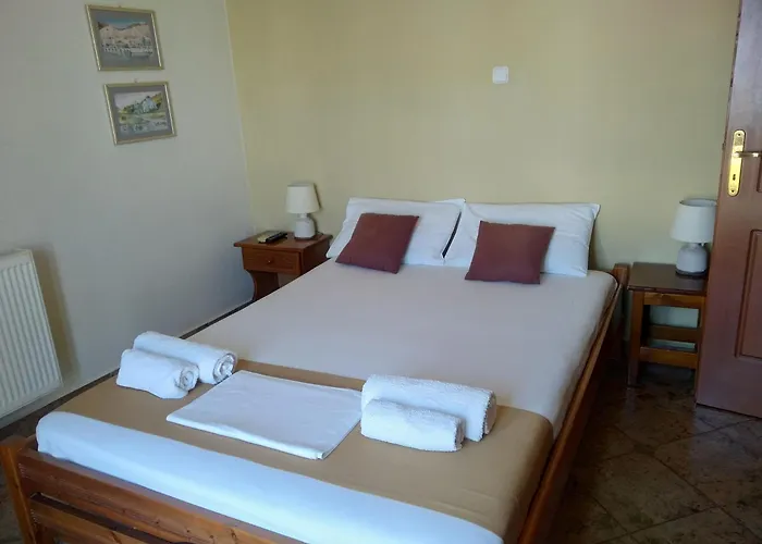 Pensión Theodorou 3*