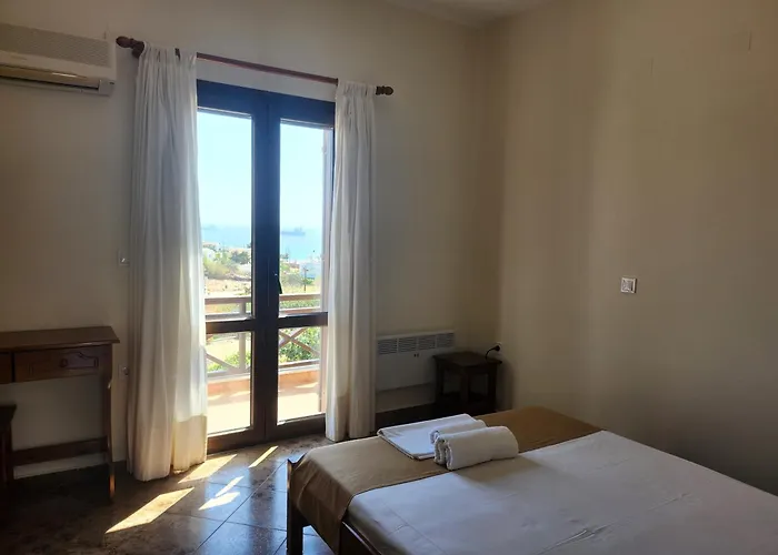 Pensión Theodorou 3*